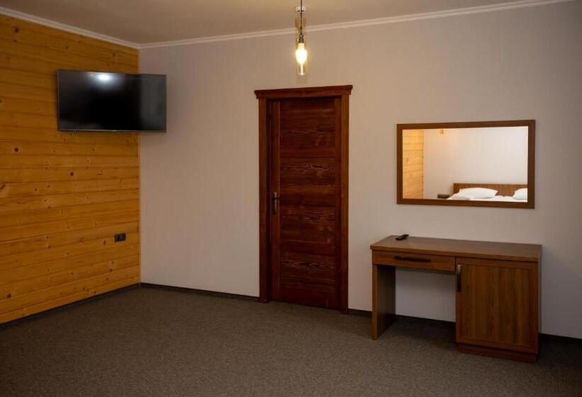 Suite, князів двір