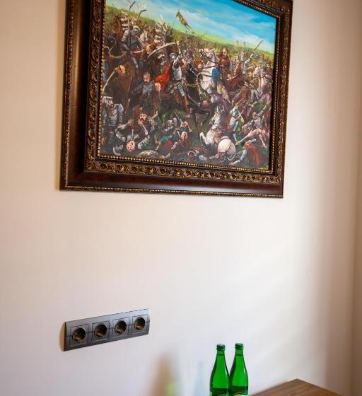 Suite, князів двір