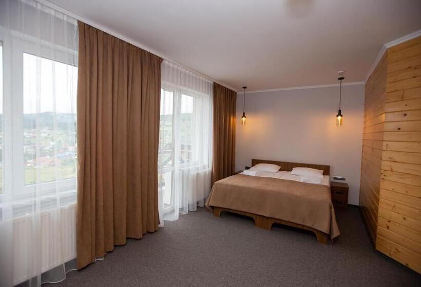 Suite, князів двір