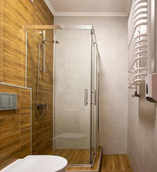 Suite Familiar, князів двір