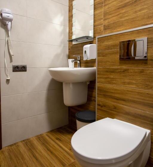 Suite Familiar, князів двір