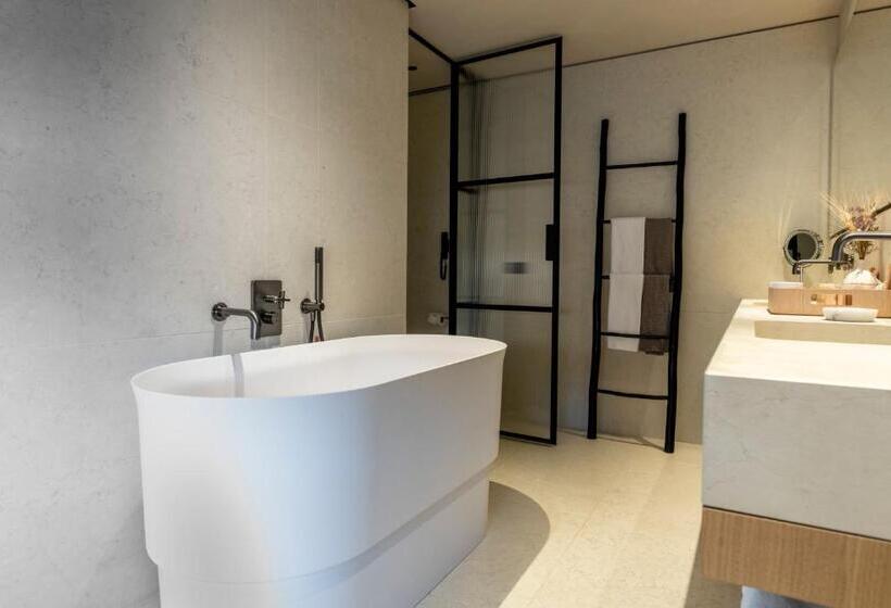 סוויטה אקזקיוטיב, Casa Di Langa