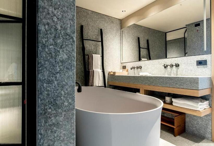 סוויטה אקזקיוטיב, Casa Di Langa