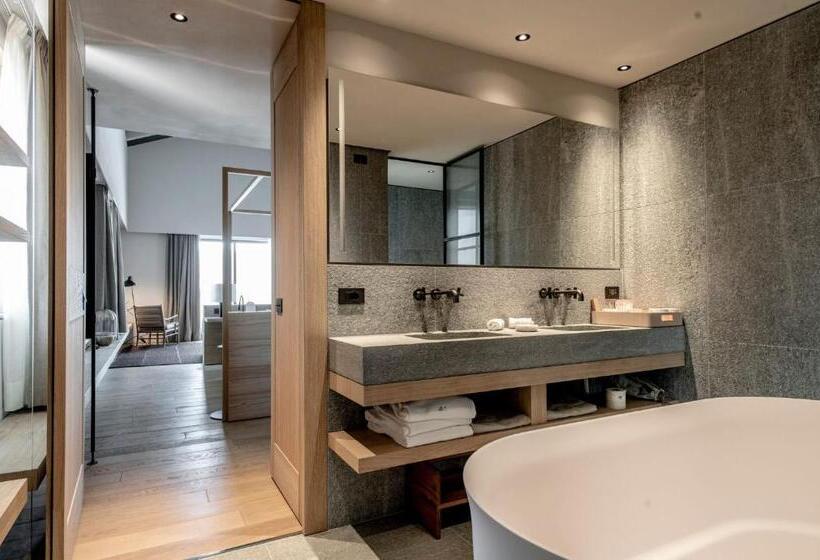 סוויטה נשיאותית, Casa Di Langa