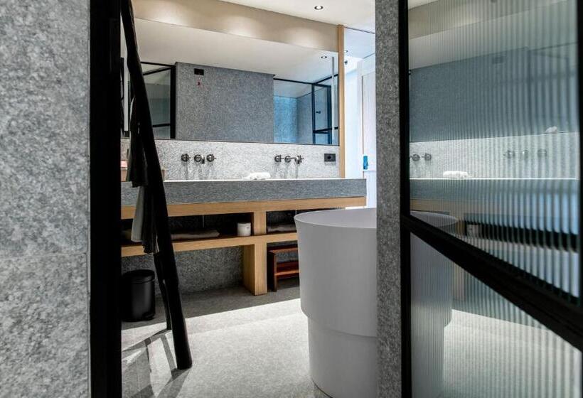 סוויטה נשיאותית, Casa Di Langa