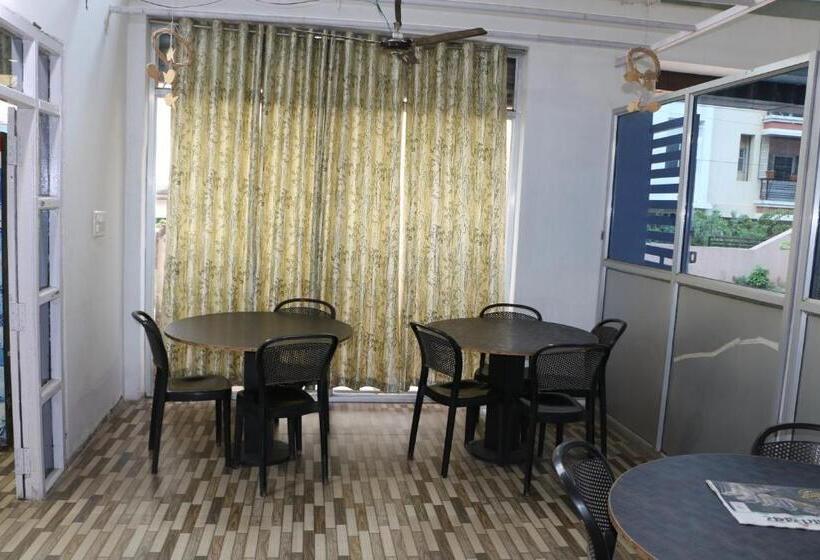 חדר דלוקס, Hill Side