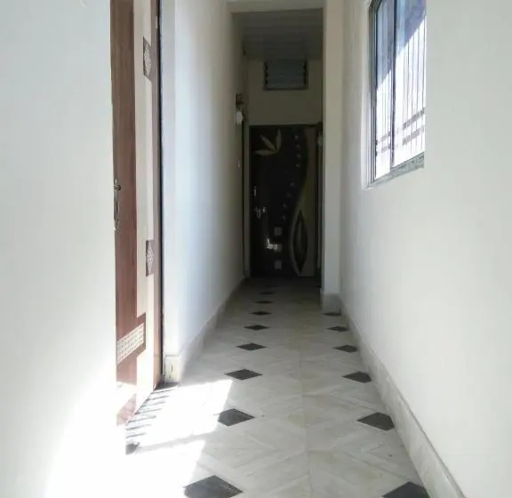 デラックスルーム, Sukun Guest House