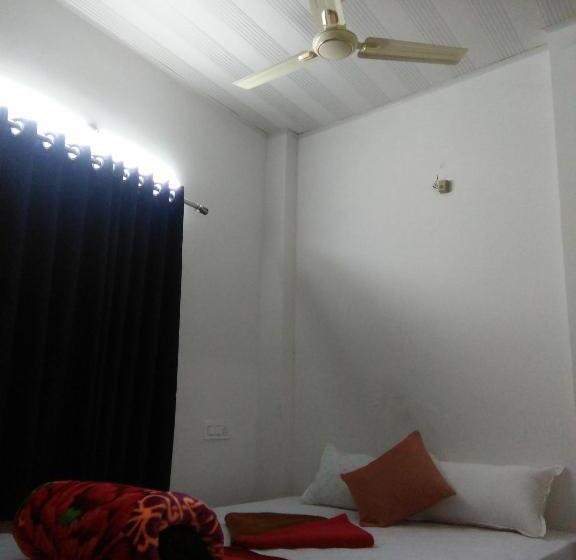 חדר דלוקס, Sukun Guest House