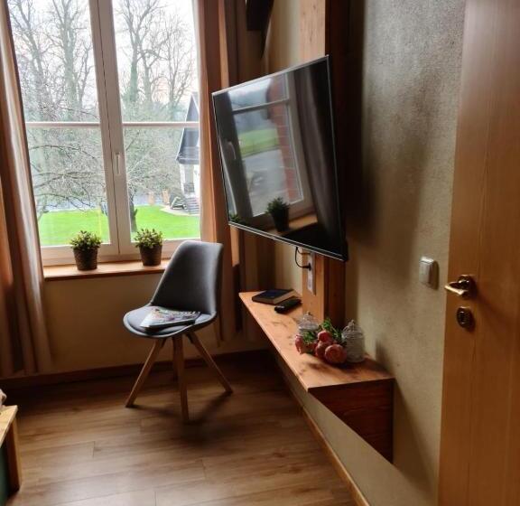 Deluxe Neljän Hengen Huone, Zur Goldenen Kartoffel