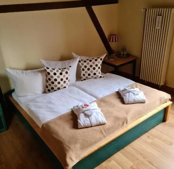 デラックスの4人部屋, Zur Goldenen Kartoffel