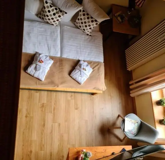 デラックスの4人部屋, Zur Goldenen Kartoffel