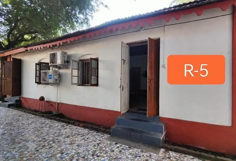 ファミリールーム, Kamat Cottages