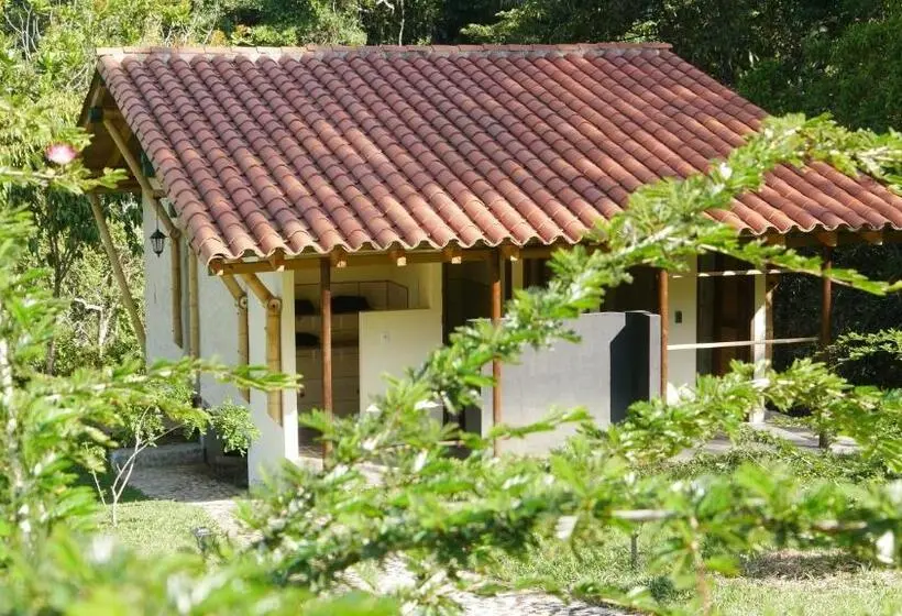 Perhehuone Vuoristonäkymä, La Perla Negra   Black Pearl Eco Hostel