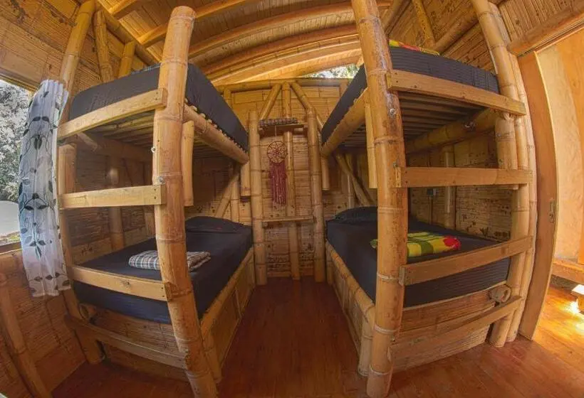 Perhehuone Vuoristonäkymä, La Perla Negra   Black Pearl Eco Hostel