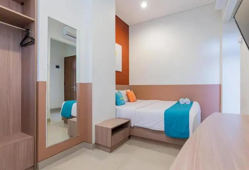 デラックスルーム, Sans Hotel Rajawali Surabaya By Reddoorz