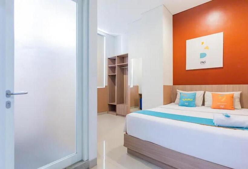 Номер Deluxe, Sans Hotel Rajawali Surabaya By Reddoorz