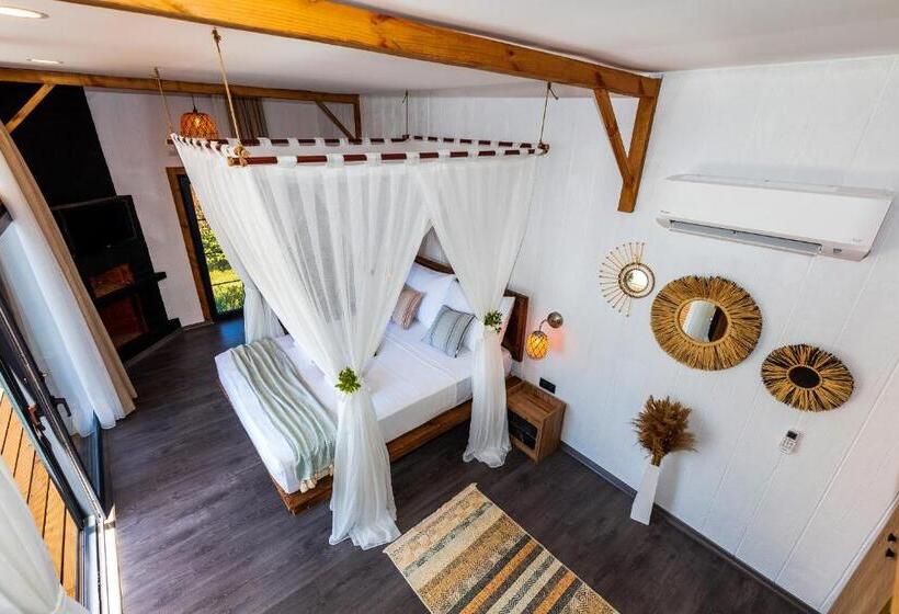 غرفة ديلوكس مطلّة علي البحر مزوَّدة بشُرفة, Lov Faralya Adults Only