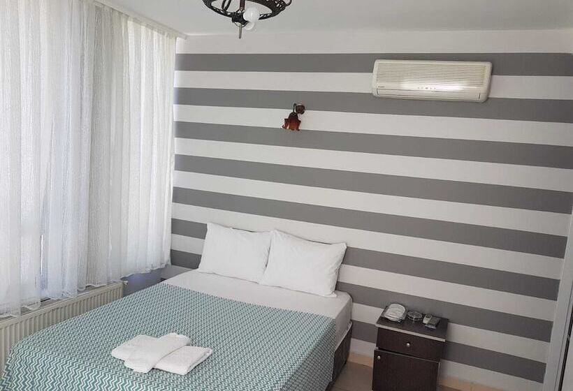 패밀리 룸, Lotus Otel