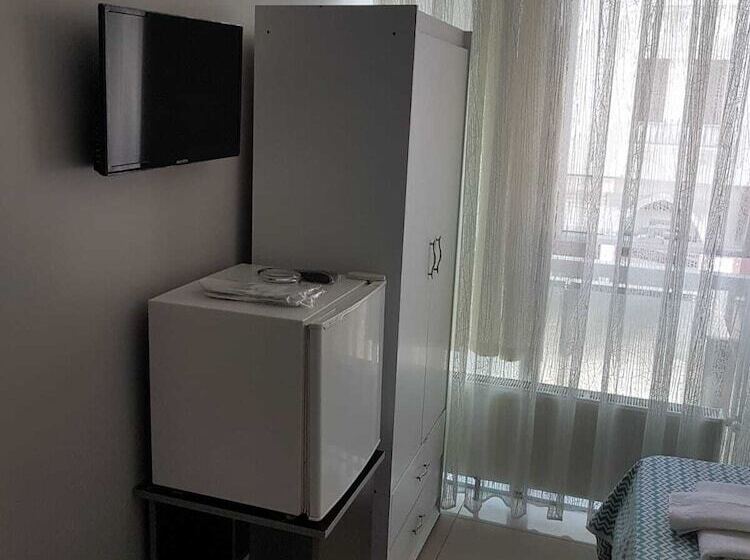 패밀리 룸, Lotus Otel