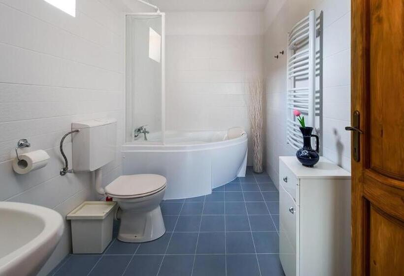 Четырехместный Номер Стандарт, Pipacs és Tulipán Vendégház