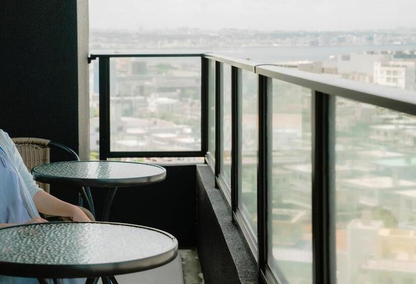 סוויטה אקזקיוטיב, Blue Steak Wonder Chatan