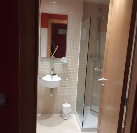 غرفة قياسية, La Plaza