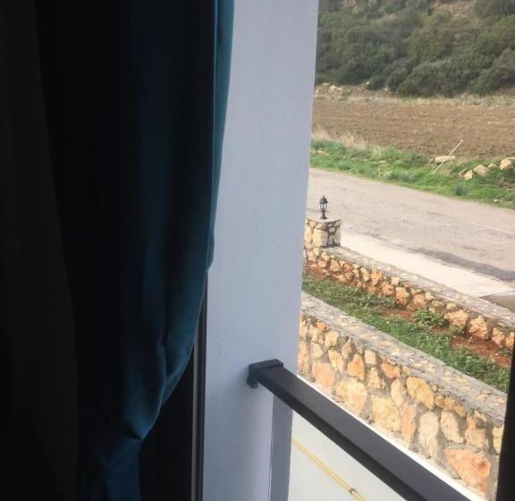 חדר סטנדרט נוף להרים, Livana