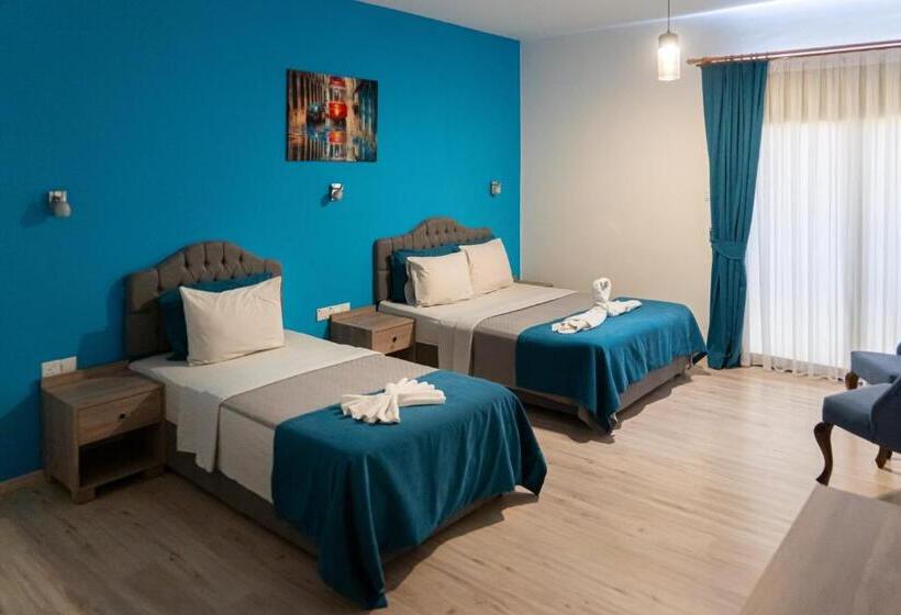 חדר סטנדרט לשלושה, Livana