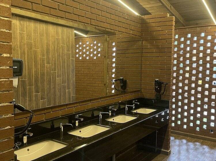 كوخ قياسي, Longosphere Glamping