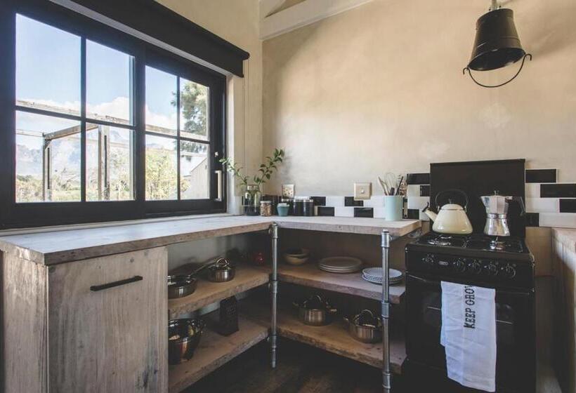 ویلای 1 خوابه, The Farmstead