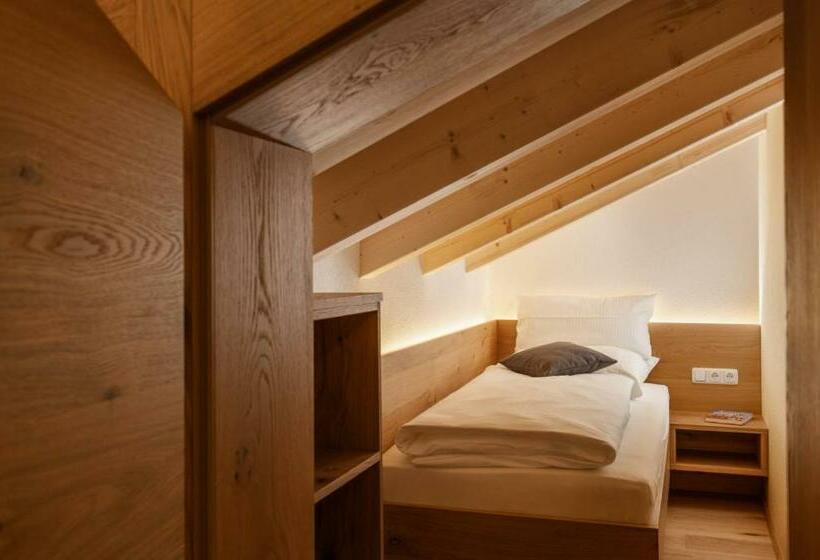 חדר סטנדרט, Dorfstube