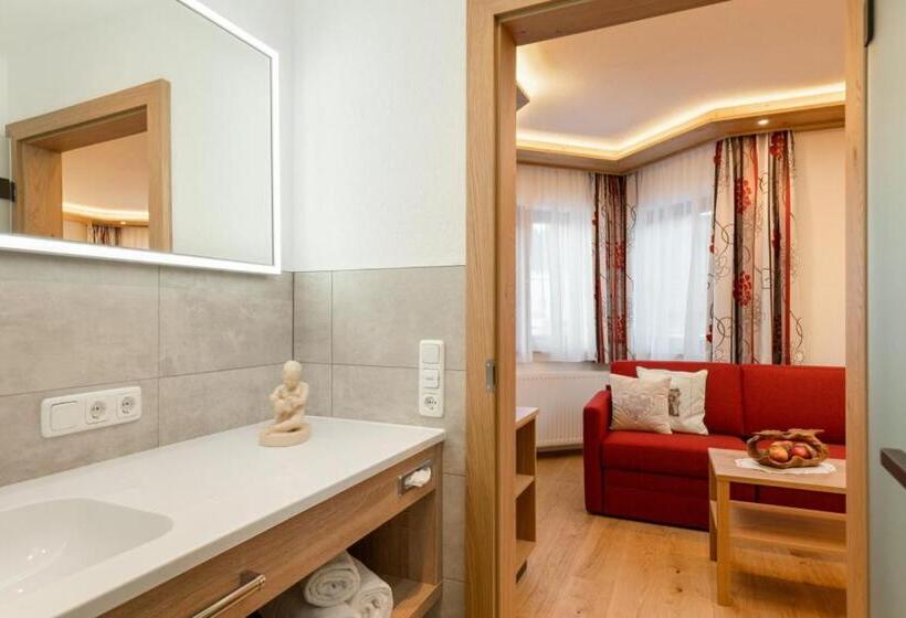 חדר סטנדרט עם מרפסת, Dorfstube