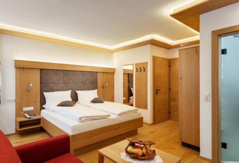 חדר סטנדרט עם מרפסת, Dorfstube