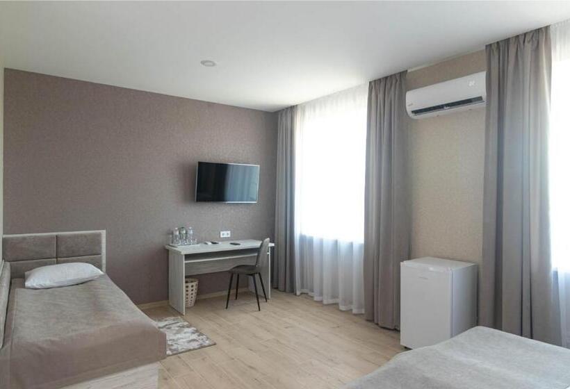 标准三人间, Garden