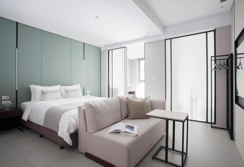 اتاق لوکس, Manho