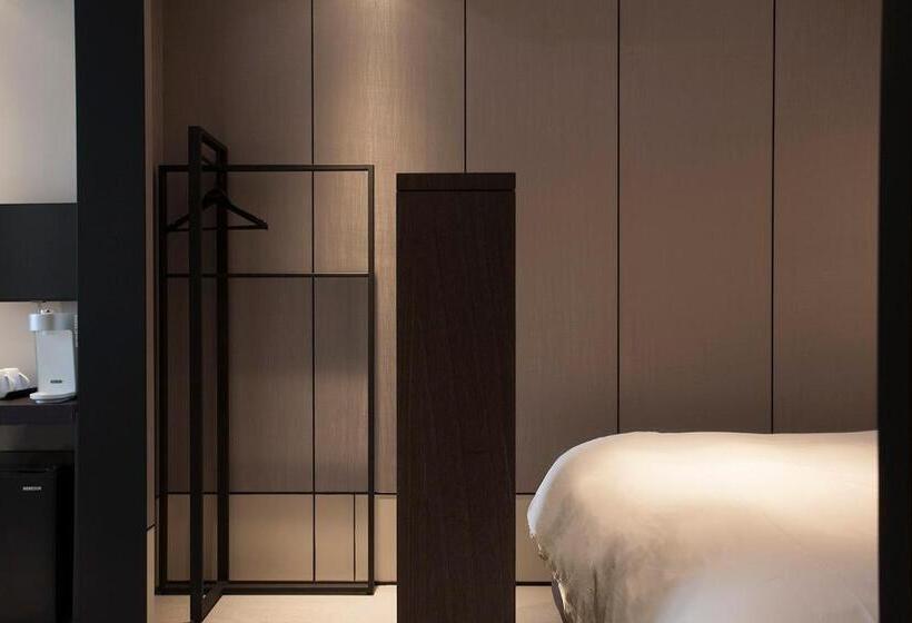 اتاق سوپریور, Manho