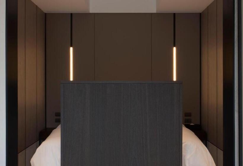 اتاق سوپریور, Manho