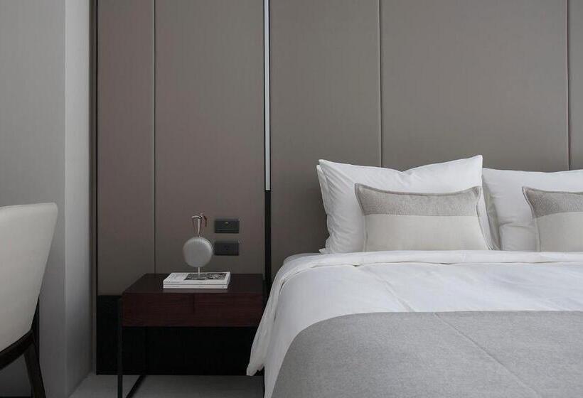 اتاق لوکس, Manho