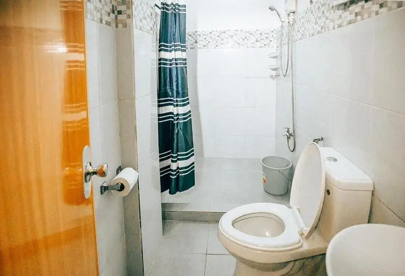 اتاق استاندارد سه نفره, Reddoorz At S & L Apartelle Daraga Albay