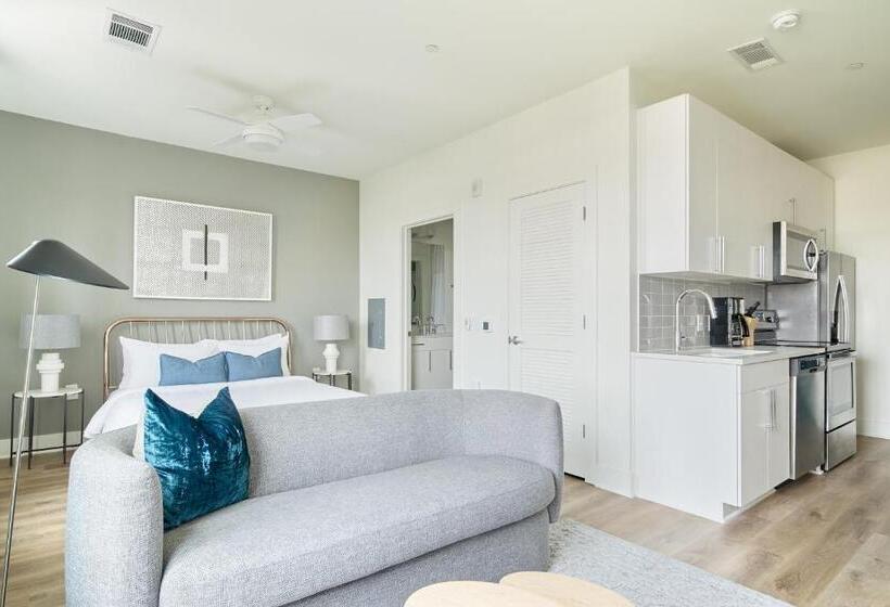 إستوديو سوبيريور, Sonder At Lc Sobro