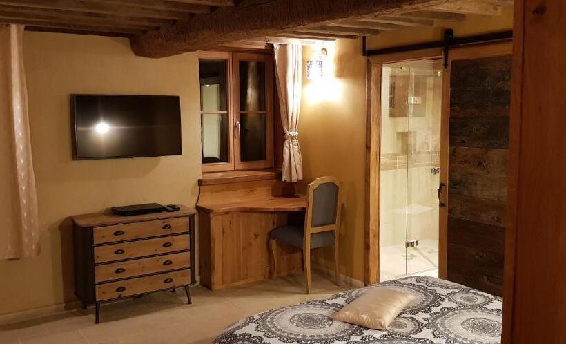 غرفة قياسية, L Attegia Lia