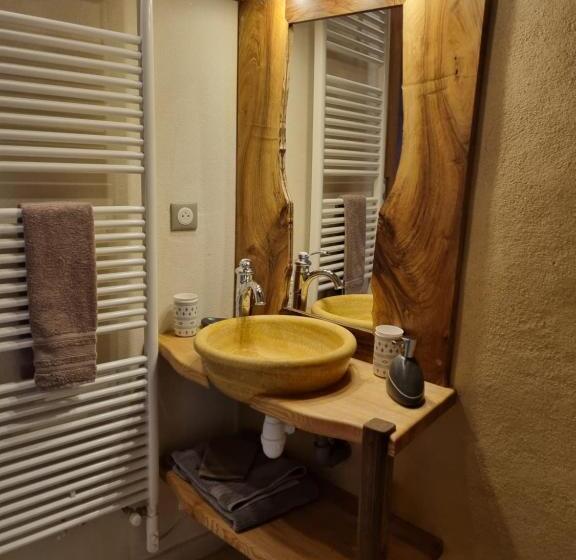 غرفة أساسية, L Attegia Lia