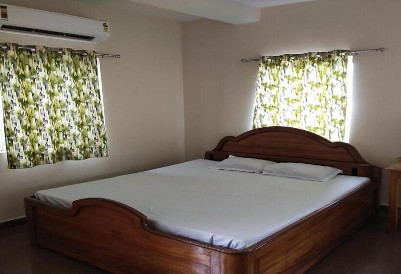 חדר קלאסי לשלושה, Spot On Senapati Inn Khandagiri