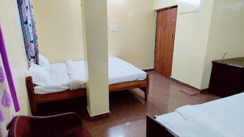 חדר קלאסי לשלושה, Spot On Senapati Inn Khandagiri