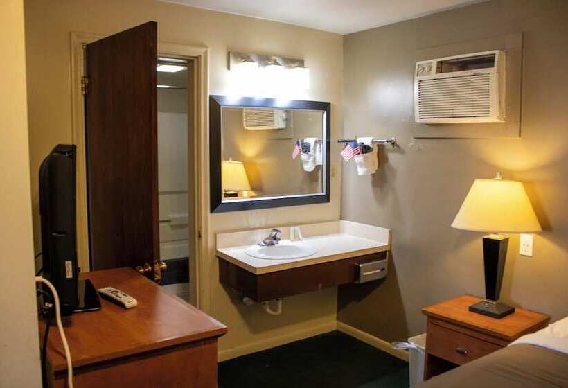 חדר משפחתי, Patriot Stay Motel