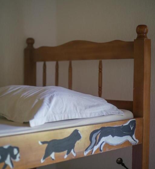 家庭山景房, The House In The Village