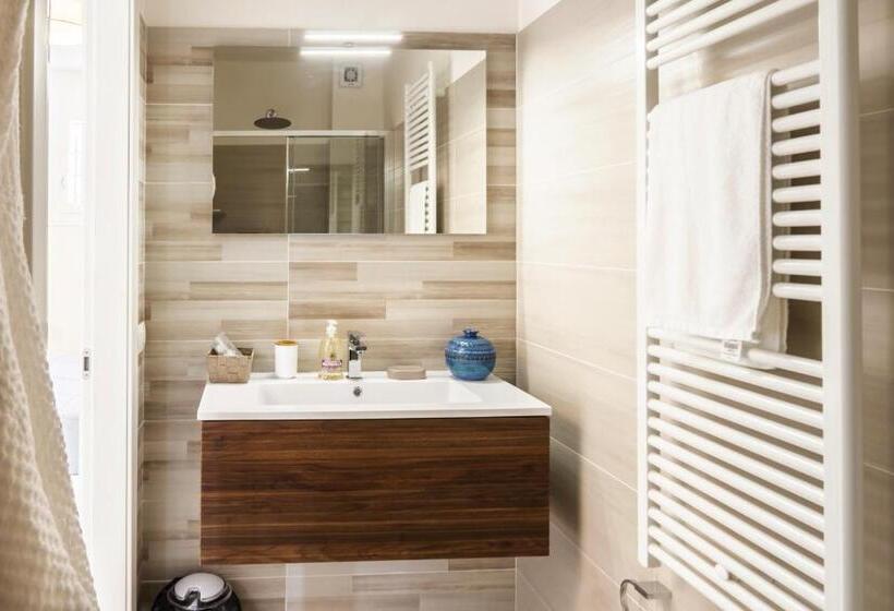 חדר סופריור, Ca  Ross