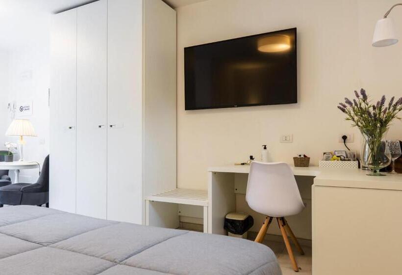 חדר סופריור, Ca  Ross