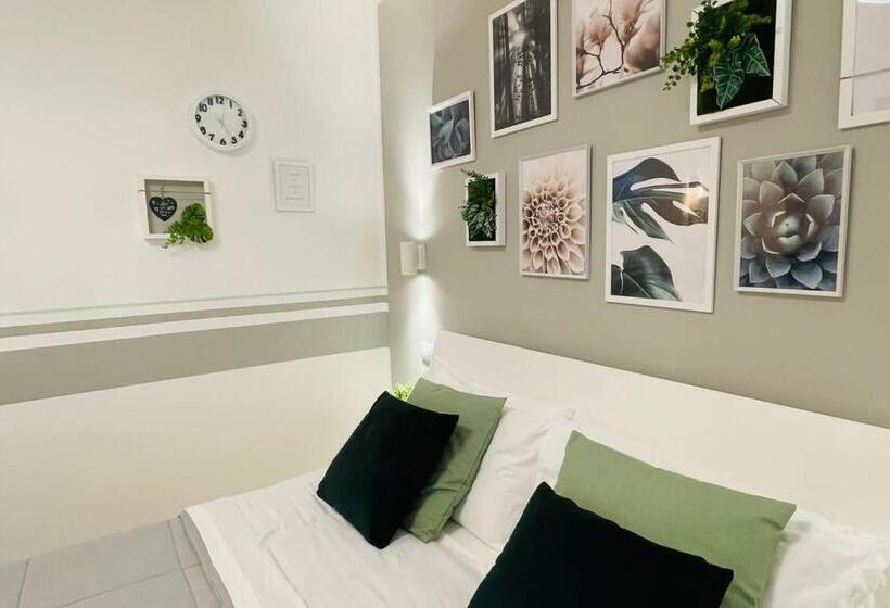 חדר סופריור, Ca  Ross