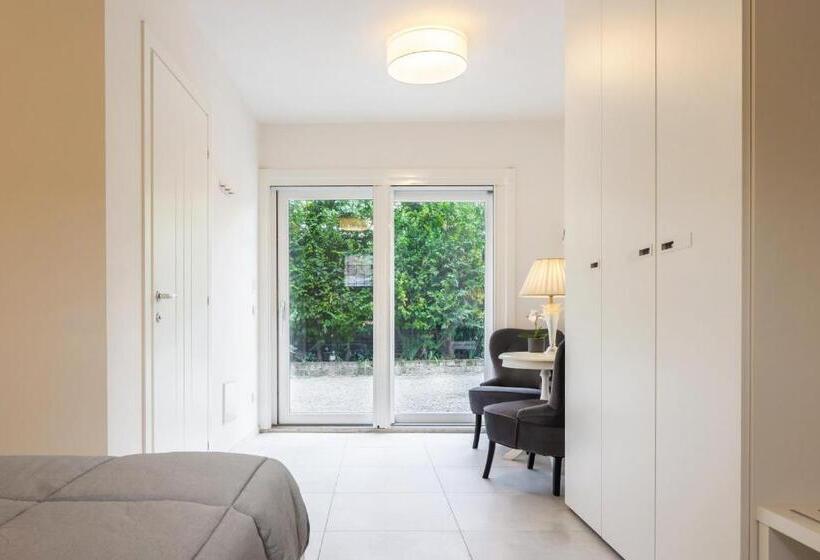 חדר סופריור, Ca  Ross